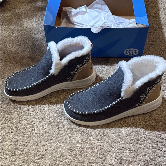 Hey Dude Denny Faux Shearling Gray Fur-Lined Women's Shoes- Unworn - Picture 2 of 11